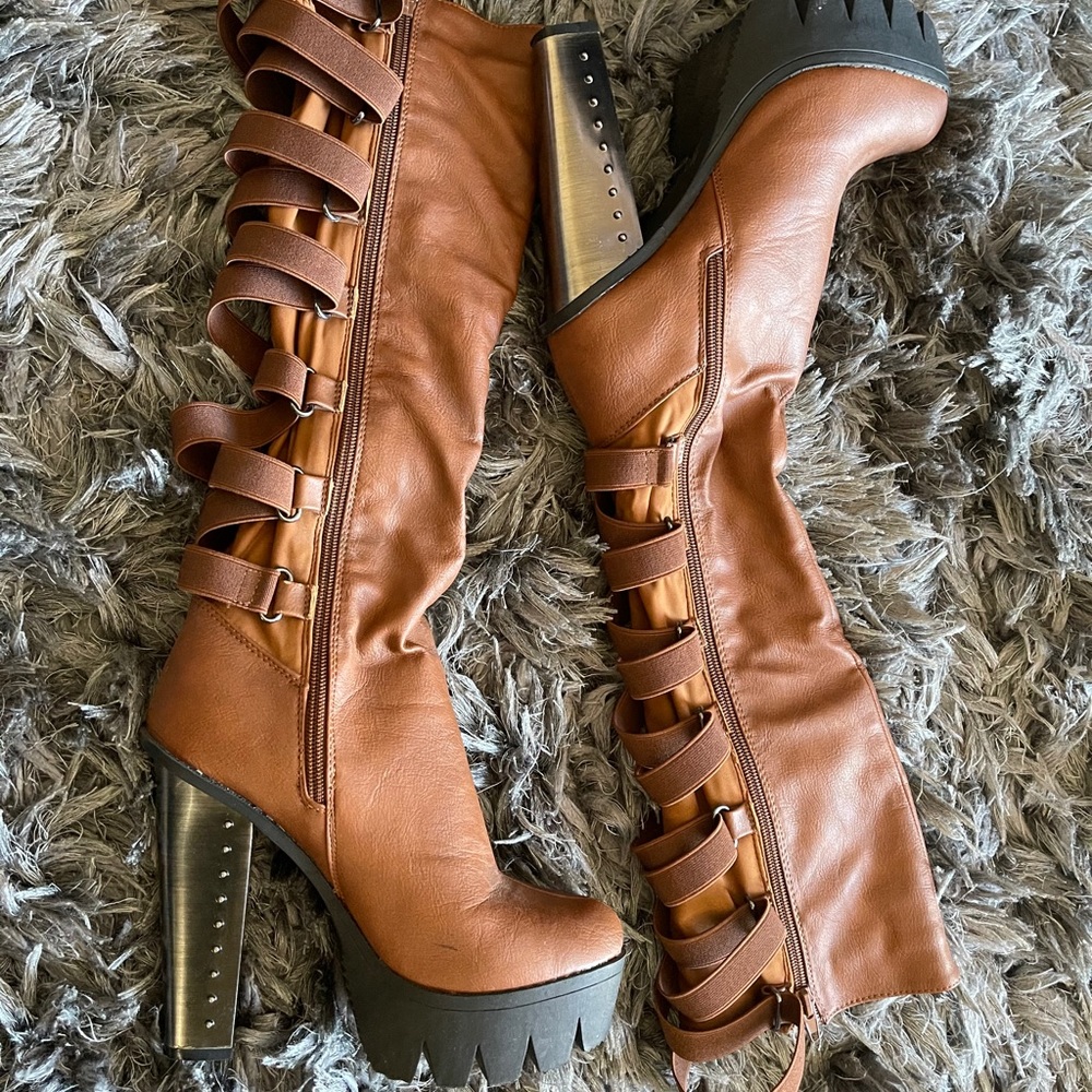 Tall boots 👢